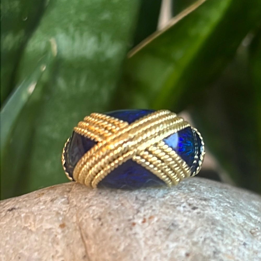18 karat gold and blue enamel Ring